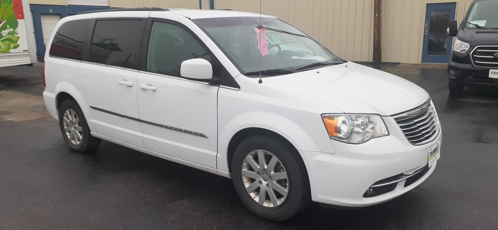 2016 Chrysler Town & Country Touring (2C4RC1BG3GR) with an 3.6L V6 DOHC 24V engine, 6A transmission, located at 2015 Cambell Street, Rapid City, SD, 57701, (605) 342-8326, 44.066433, -103.191772 - Photo#11